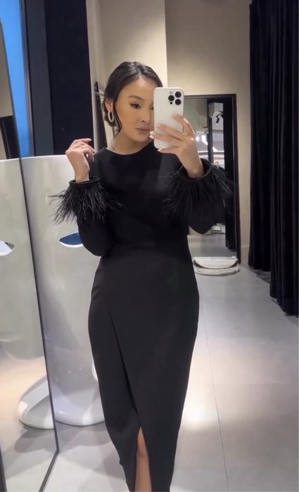 Продается платье от sense x со сьемными перьями