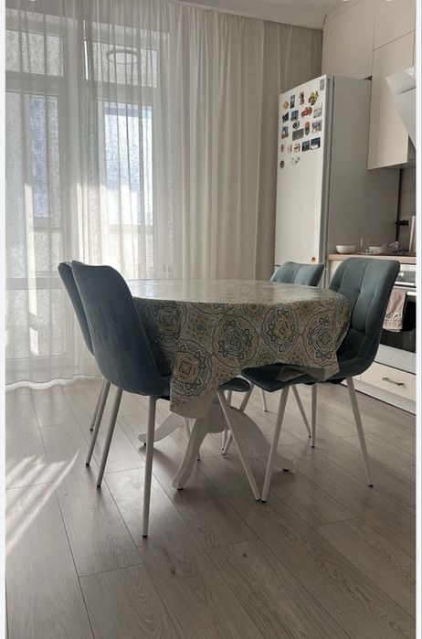 Продам столь и 4 стула