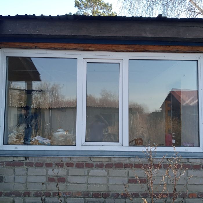 Продам пластиковые окна, двери.. доска сосна, линолеум