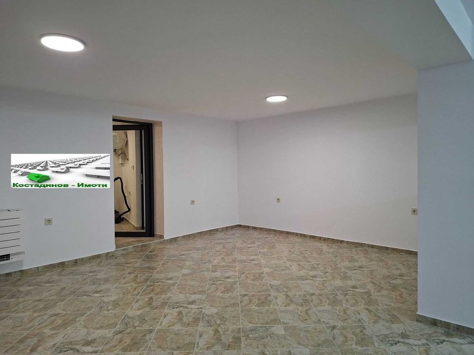 Дава се под наем Офис в Пловдив, Център - 70 кв.м за 298.86 € - Снимка #1