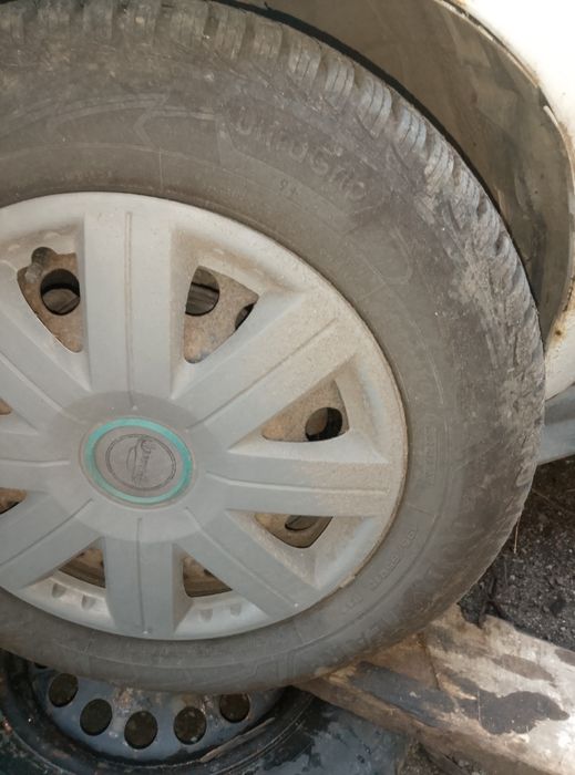 Vînd cauciucuri de iarnă