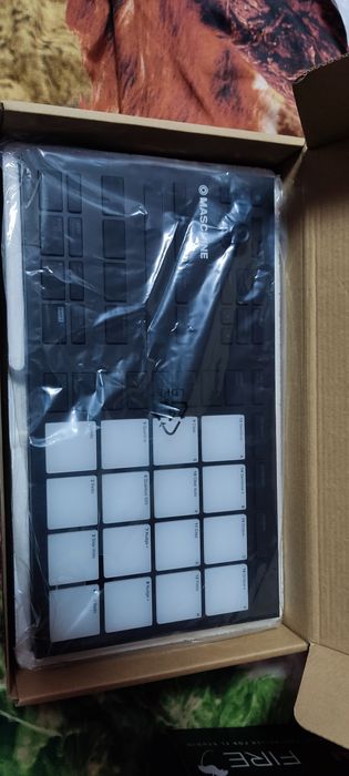 Продам контроллер native Instruments Maschine Mikro mk 3.