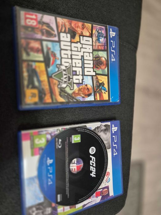 Vand PS4 + 2  Controllere +2 jocuri