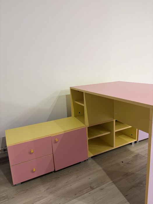 Детско бюро с две шкафчета