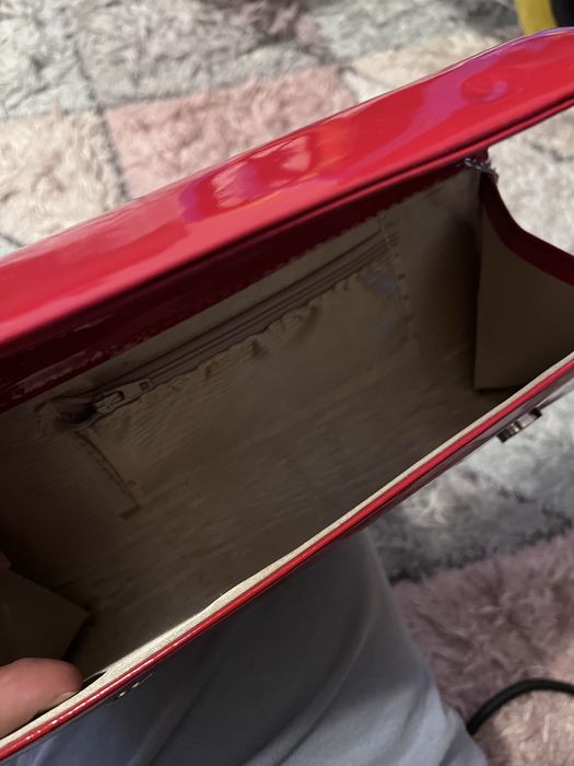 червена елегантна чанта