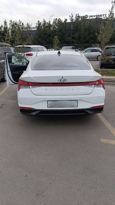 Hyundai Elantra  2