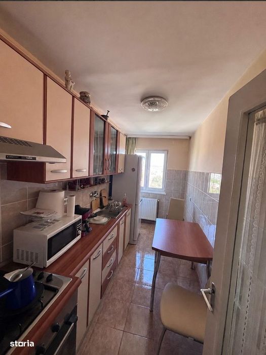 Apartament, luminos si spatios, spre vanzare, in cart. Dambu