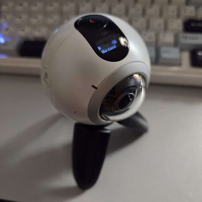 Samsung gear360 идеальное состояние