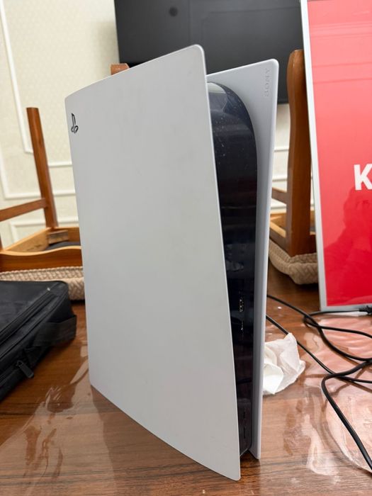 Срочно продам Sony PlayStation 5