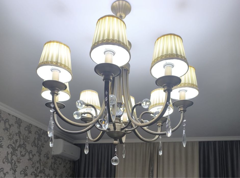 Продам люстру 1+1