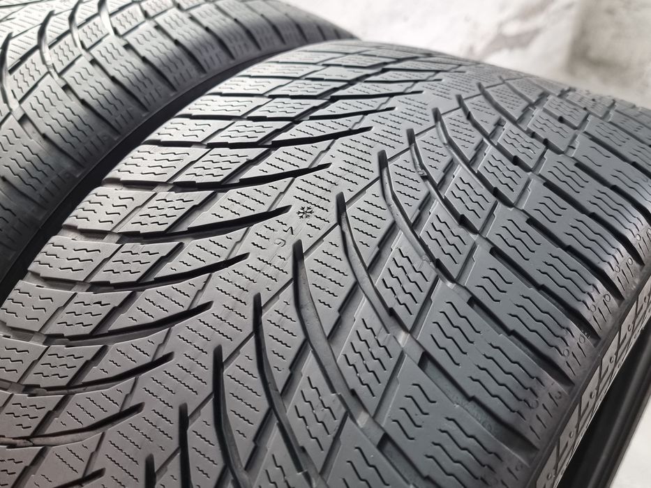 255/40/18 Nokian 2Броя: 240лв 6мм