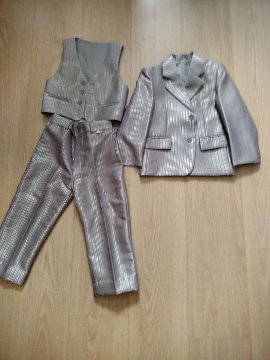 Продам костюм на годик