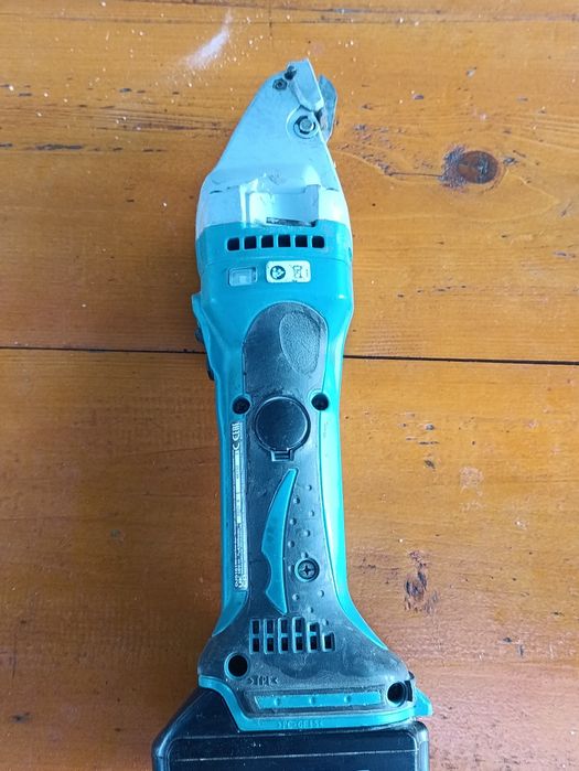 Masina de taiat tabla pe acumulator Makita