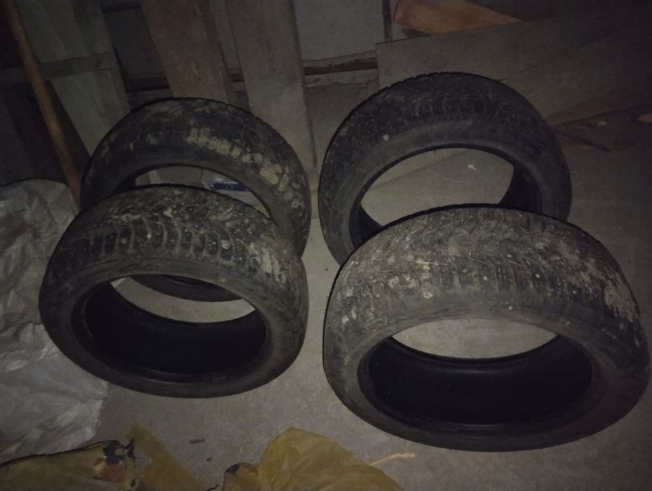 Продам комплект зимних шин