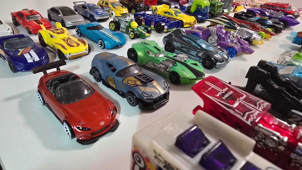 Colecție Satisfăcătoare Lot 50 Hot Wheels Skyline R30, Tesla, Minecart