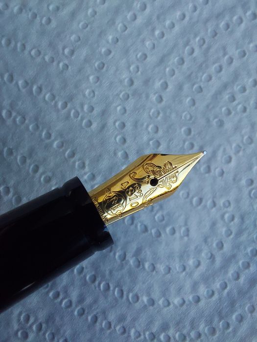 Stilou Montblanc 4810  Friedrich II ediție limitata penita 18k