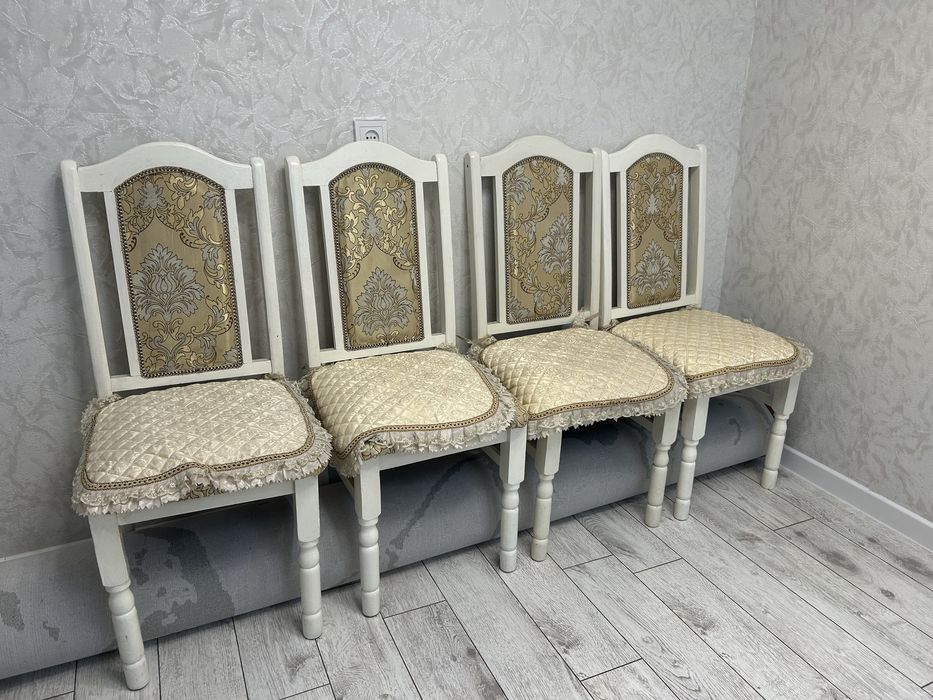 Продаются стулья — 8 штук.