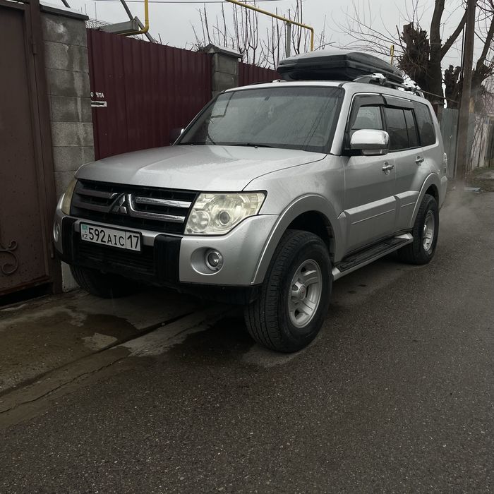 Mitsubishi pajero 4