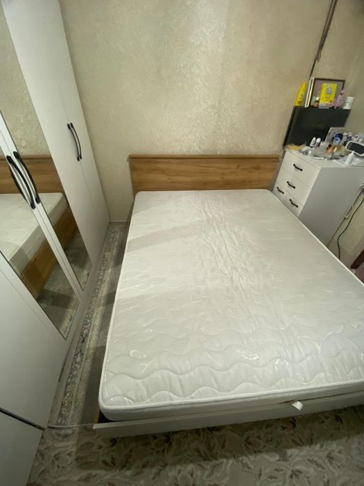 Кровать вместе с матрасом