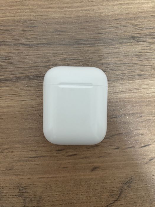 Продам Airpods 2 коробка, зарядка