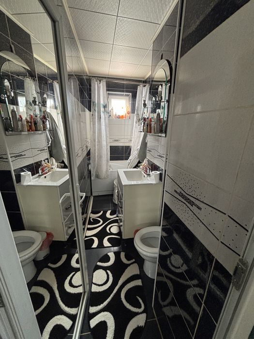 Vand apartament 3 camere