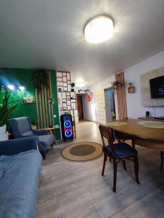 Продам трехкомнатную с отличным ремонтом