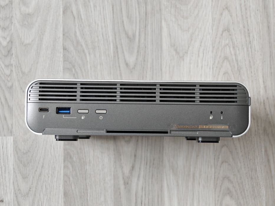 NAS QNAP tbs-h574tx nou