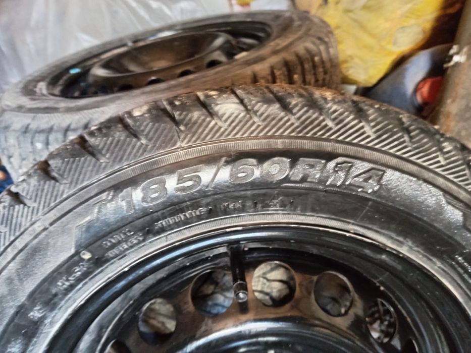 Продам зимние шины вместе с дисками.