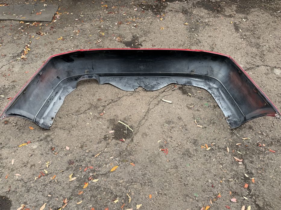 Продам бампер на Mitsubishi Carizma