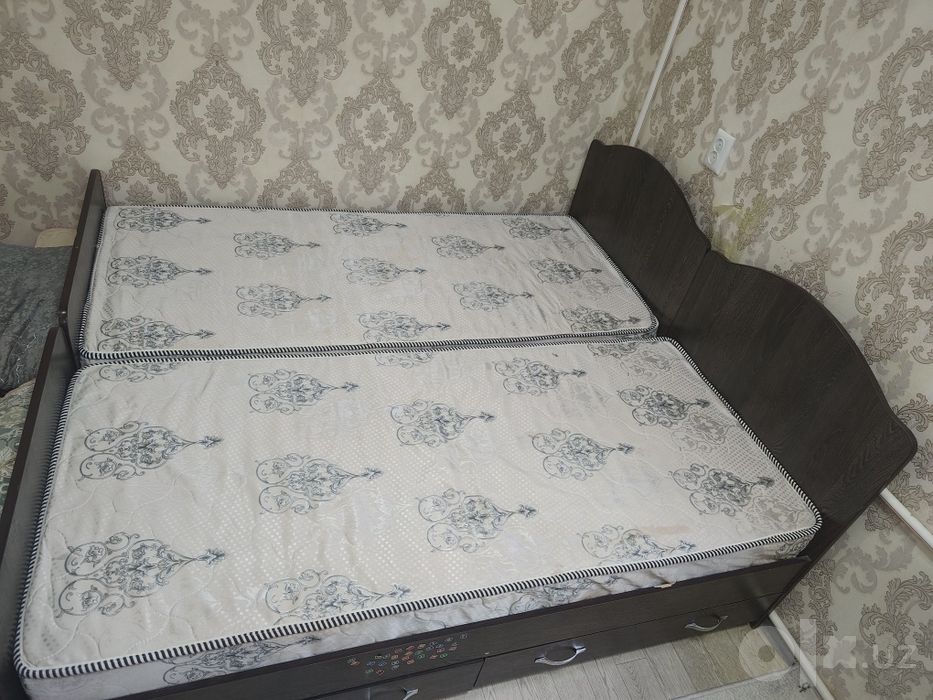 Bolalar karovati matraslik va 2 ta tortmasi bor