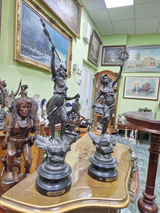 Чифт страхотни антикварни колекционерски френски фигури статуетки