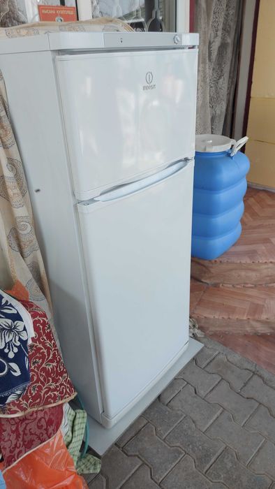 Холодильник "Indesit". САМОВЫВОЗ