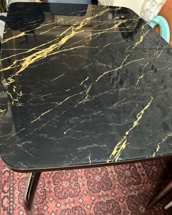 Срочно продаю для гостиной стол