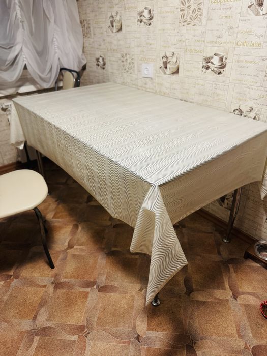 Кухонный стеклянный стол и 3 стула