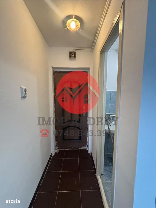 Garsoniera renovata complet, etaj 3, zona Vest