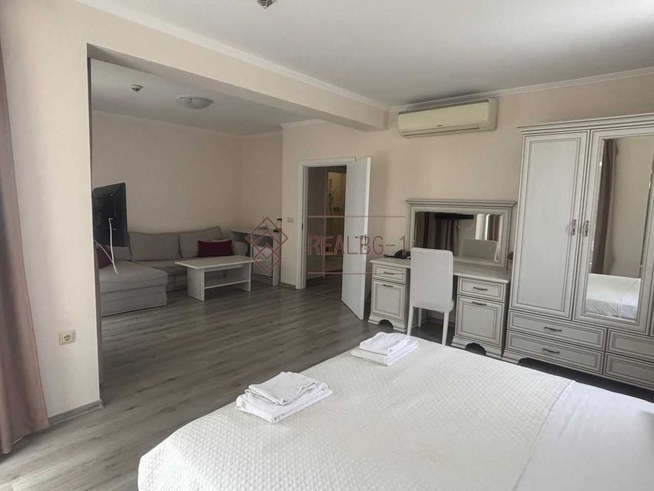 Просторен апартамент в луксозен комплекс до Двореца в Балчик