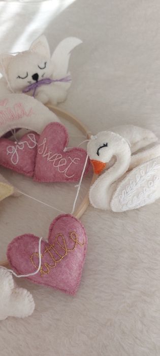 Carusel fetite handmade. Carusel bebelusi personalizat. Carusel handmade. Carusel personalizat. Cadouri nou nascuti