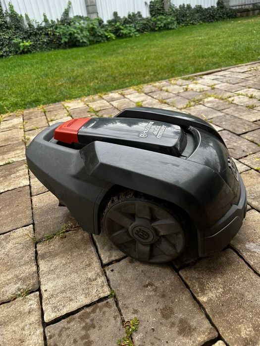Robot pentru tuns iarba Husqwarna automowner 105