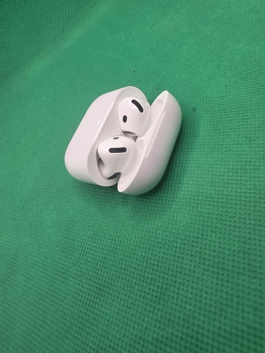 Airpods 4 Anc•Amanet Lazar Crangasi •56108