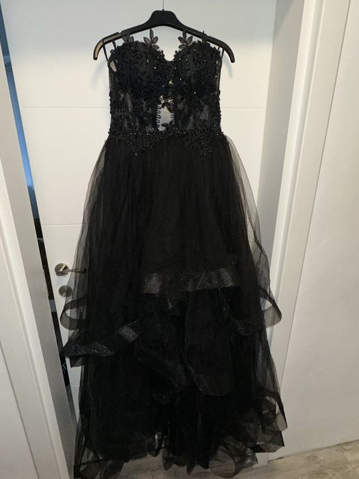 Черно бална рокля