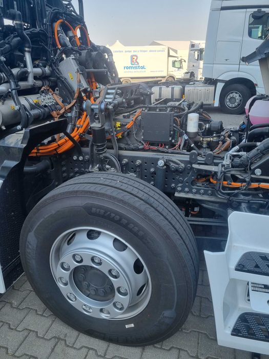 Reparatii tractoare , cutii viteze , motoare si instalatii hidraulice