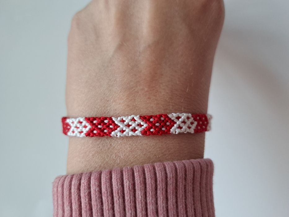 Ръчно плетени мартеници