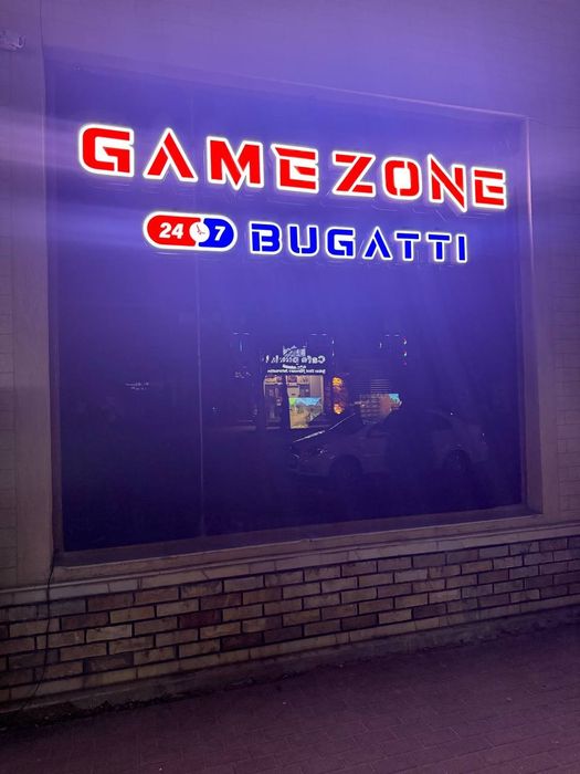 Game zone Bugatti uz mijozlarika kompyuter terib berishni boshladi