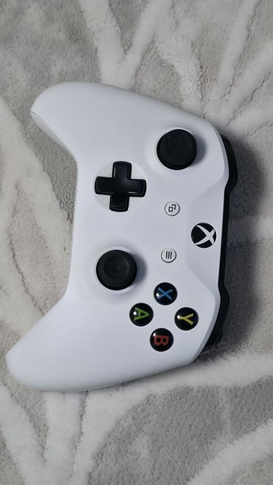 Vand Xbox One S - 500 Gb ca nou.