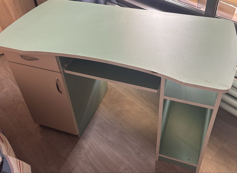 Детско дървено бюро