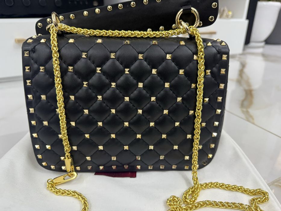 Нова чанта Valentino Garavani