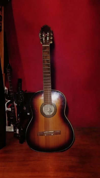 Продам Гитару б/у