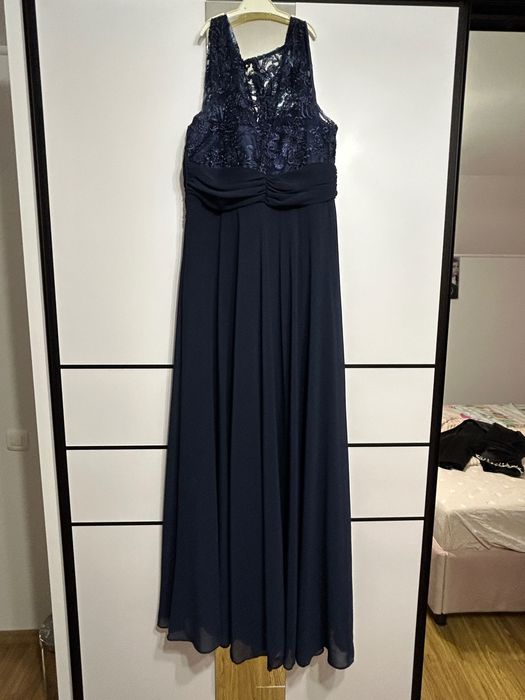 Rochie albastră cu dantelă