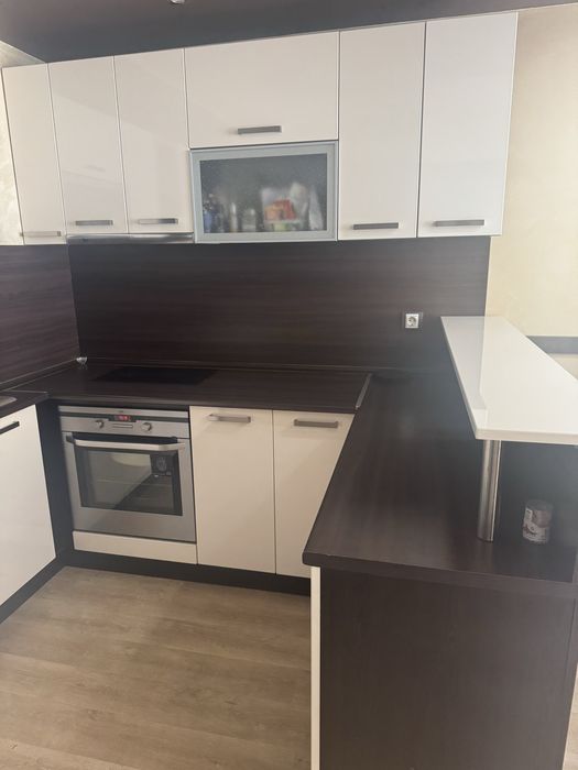 Кухня с фурна, котлон и аспиратор