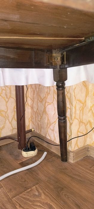 Кръгла дървена маса +2 ва стола от истинско дърво